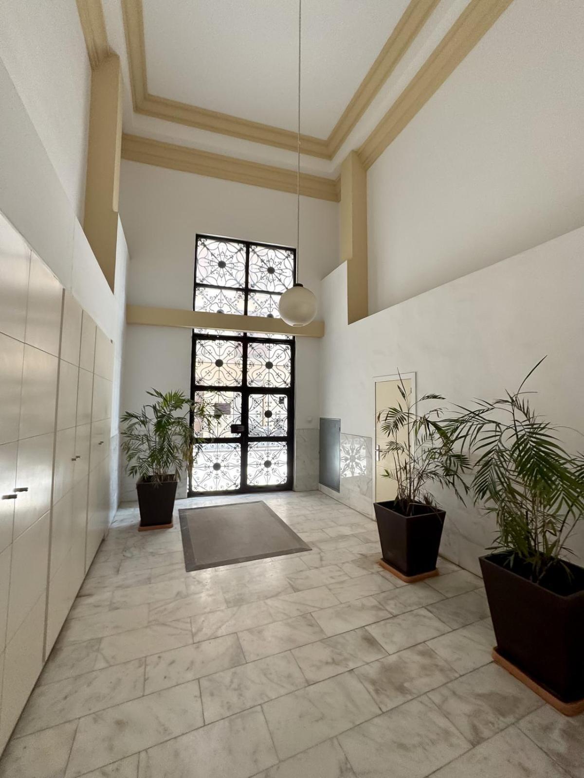 Nest Silence Apartment Валенсия Екстериор снимка